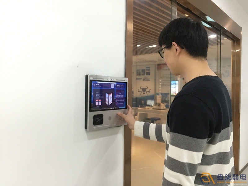 人脸识别门禁系统为什么比传统门禁系统好？