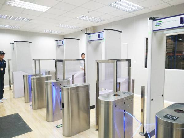 助力工厂工人自检，如何选择智能安检系统？