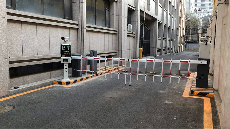 小区车辆出入管理系统，实现人员及车辆出入管理无人化