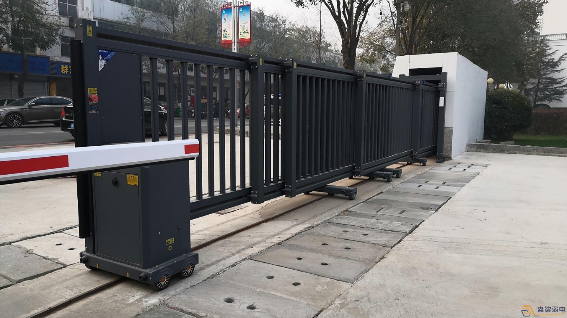 工厂门禁怎么??？三辊闸+一卡通方案更实用