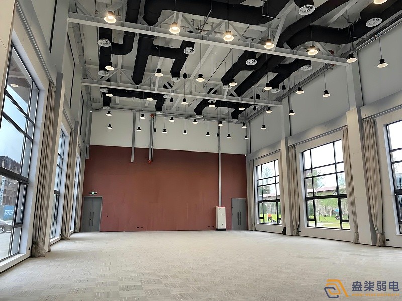 工厂多功能会议厅如何低成本搭建？