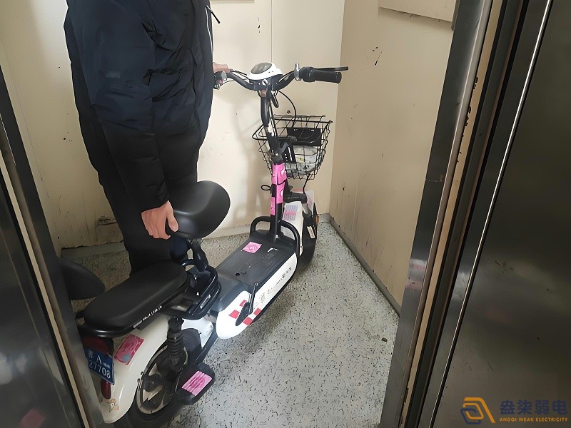 电瓶车入电梯隐患大，语音告警守安全